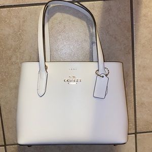 Coach Mollie 25 Gold/Chalk Light Saddle Leather Tote

Brand new